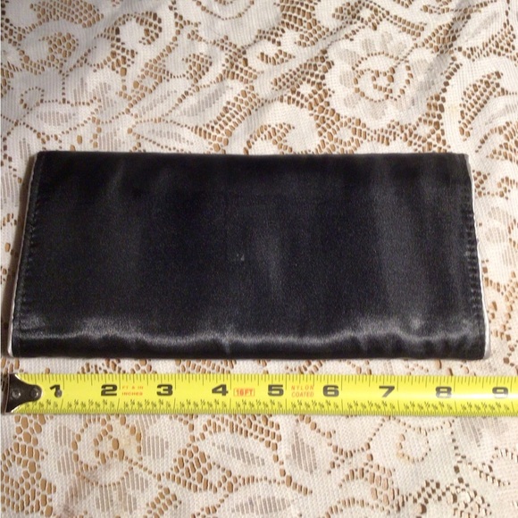BLACK AND WHITHE LINE JEWELRY WALLET. - Picture 6 of 8